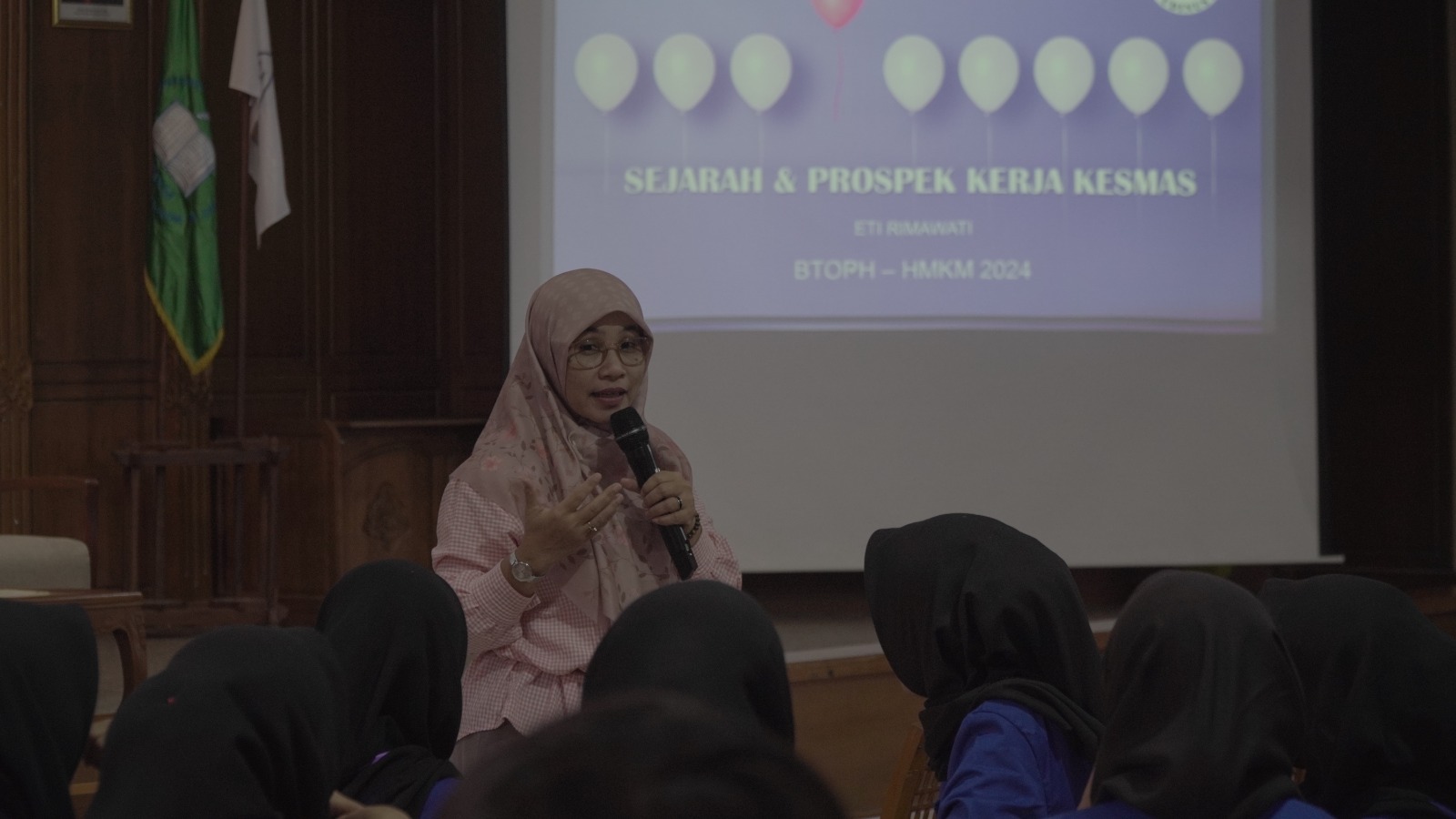 Sejarah dan Prospek Kerja IKM oleh Ibu Dr. Eti Rimawati S. KM., M. Kes